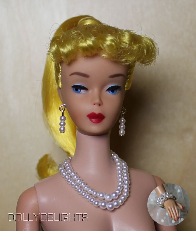 Barbie Dreamz BLUE GRADUATED PEARL NECKLACE ONLY Doll Jewelry